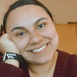 Meet your Posher, Larissa